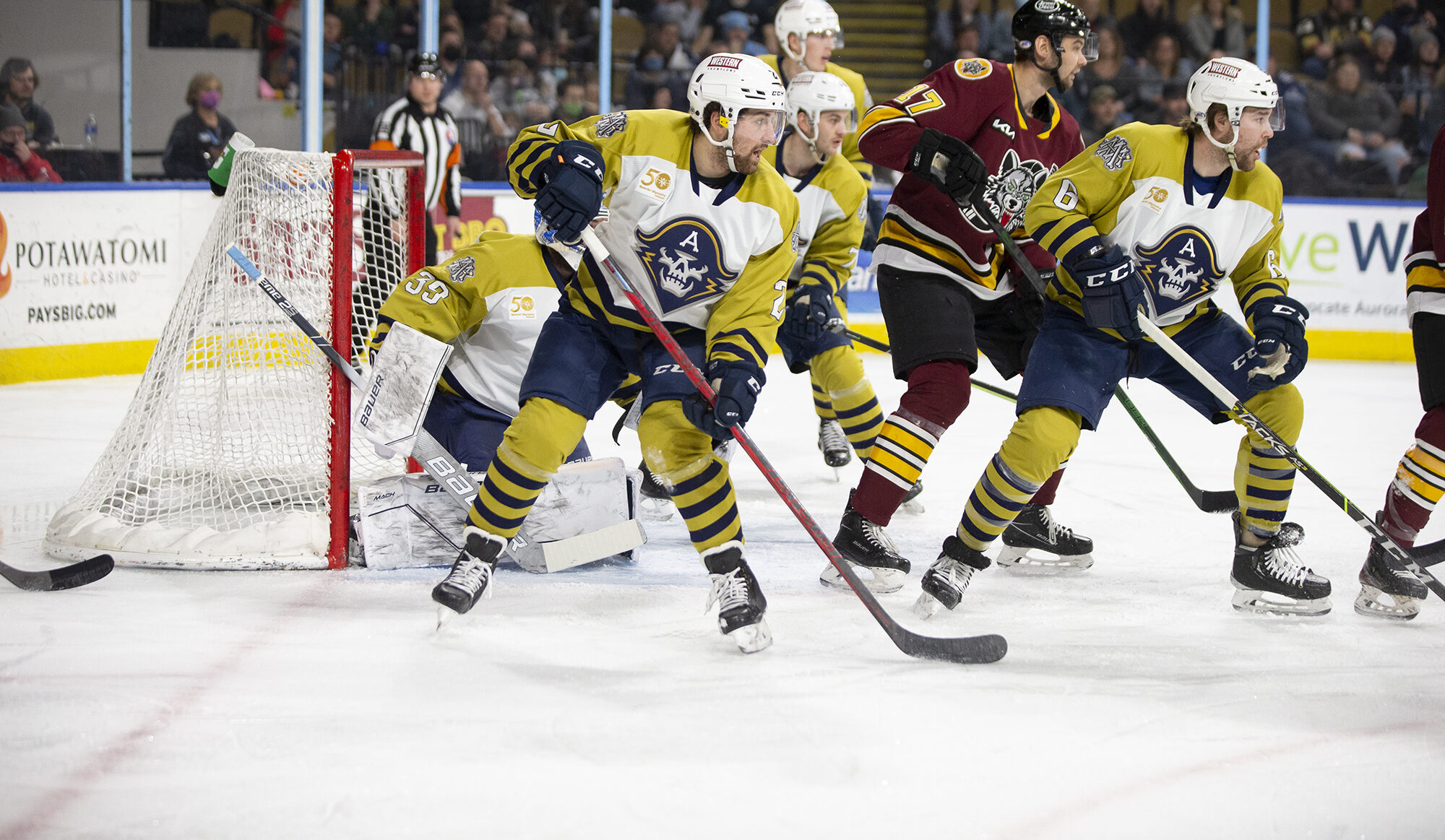 Ads Hold on for Win over Wolves - Milwaukee Admirals