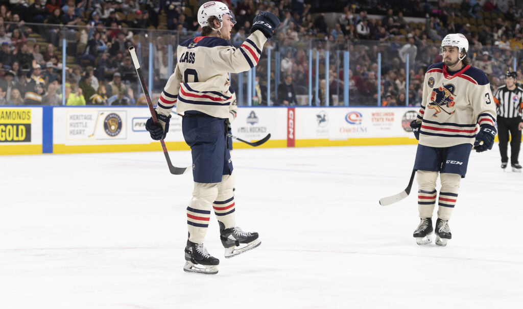 Ads Roar Back to Top Wolves