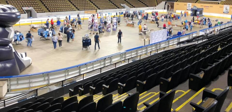 Milwaukee Admirals host two-day garage sale for fans